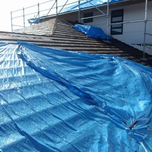 シート養生された屋根