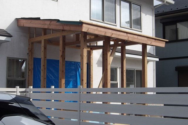 大工さんが骨組みと屋根を施工した施工前