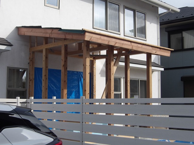 大工さんが骨組みと屋根を施工した施工前
