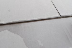 毛細管現象による雨漏れ
