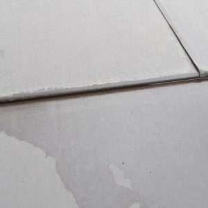 毛細管現象による雨漏れ