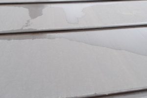 毛細管現象による雨漏れ
