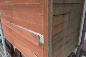 破損したベランダ外壁