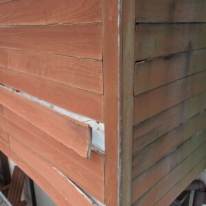 破損したベランダ外壁