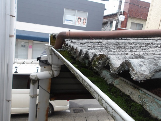 ゴミ詰まりの軒樋