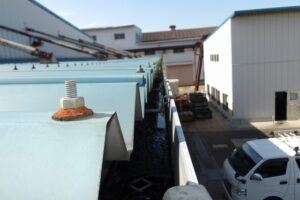 雨水が溜まっている