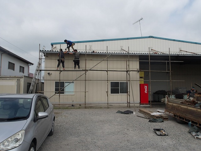 雨樋交換施工中
