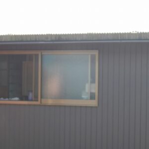 窓の奥が雨漏れ