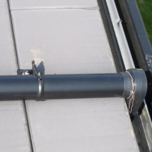 金具で止め直した這樋