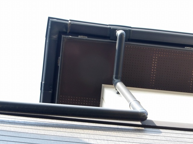 角部分が外れた軒樋