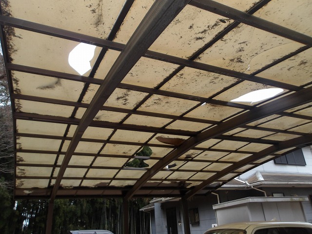 破損した既存の屋根