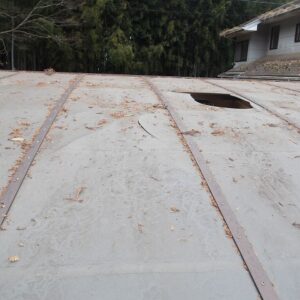 破損している屋根