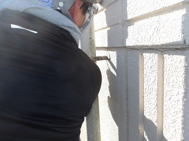 外れた竪樋を元にもどす