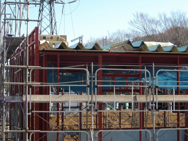 屋根の取り付け作業