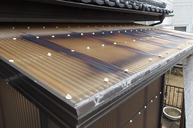経年劣化したテラス屋根