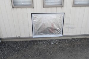 破損した壁