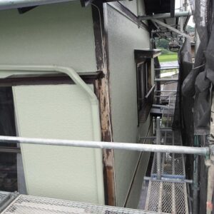 経年劣化した戸袋側板