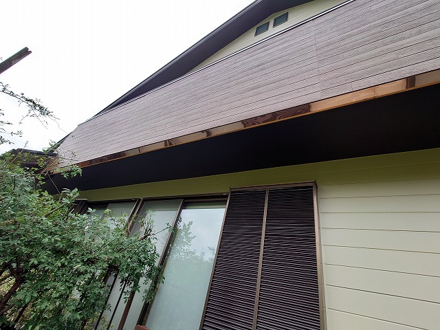 ベランダ下端部分の銅板巻き