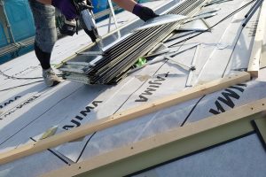 屋根材の切断作業