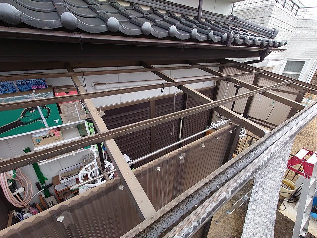 古い屋根を取り外した写真