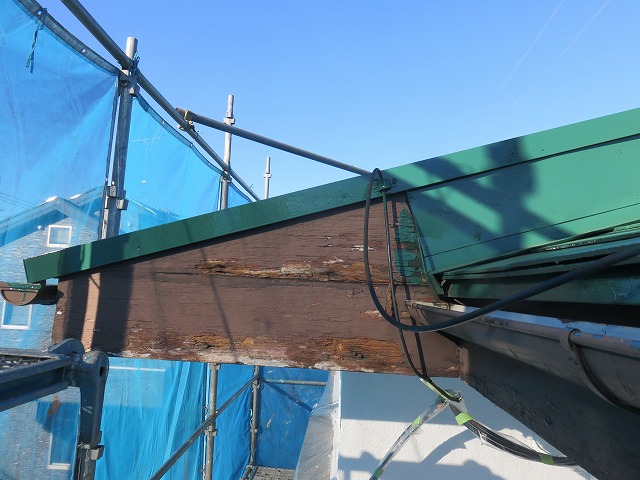 経年劣化の破風板